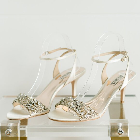 Badgley Mischka Richelle 8.5 Women's Heels Ivory Kitten Heel Satin - Picture 15 of 16